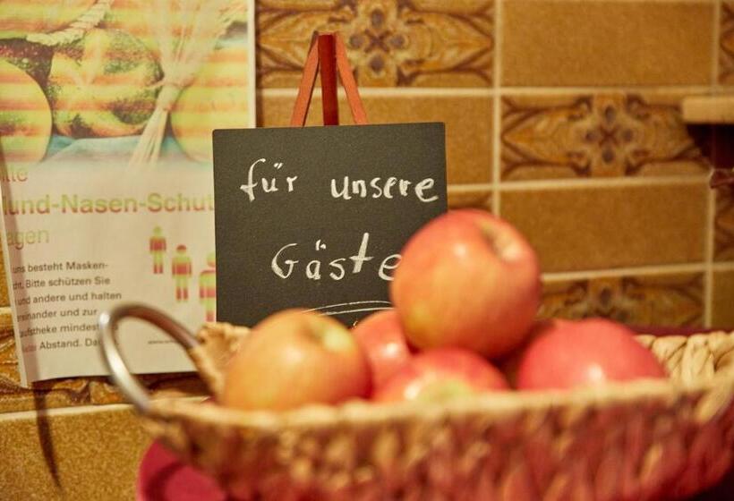 ベッドアンドブレックファースト Zum Dicken Baum