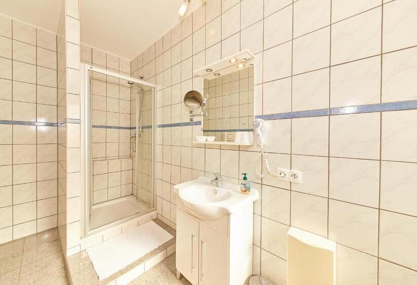 ベッドアンドブレックファースト Zum Dicken Baum