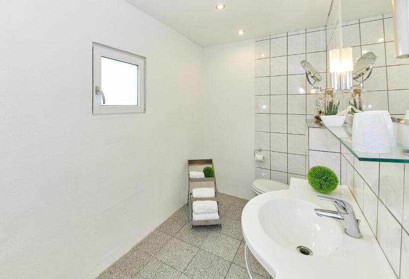 ベッドアンドブレックファースト Zum Dicken Baum