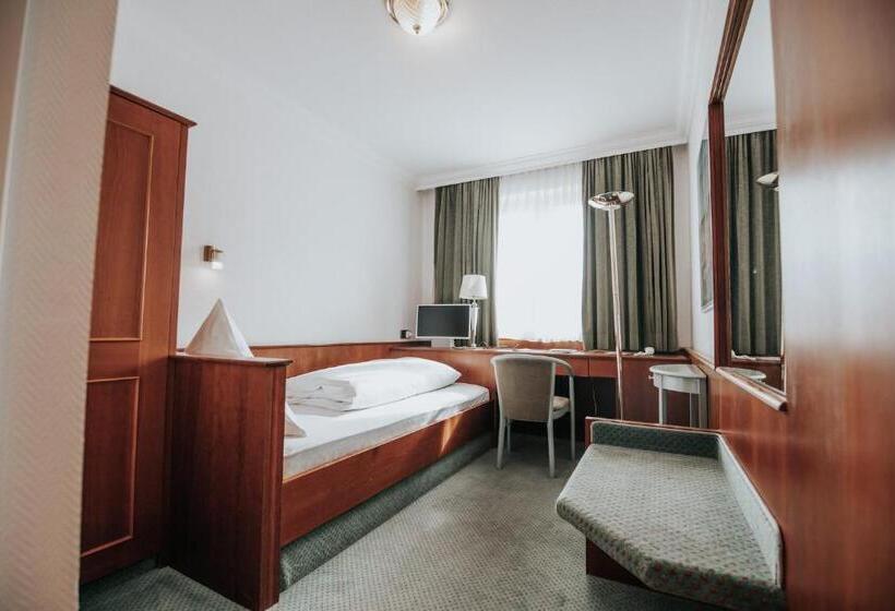 Boutique Hotel Am Rathaus   Reblaus