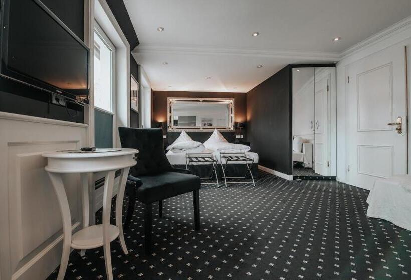 Boutique Hotel Am Rathaus   Reblaus