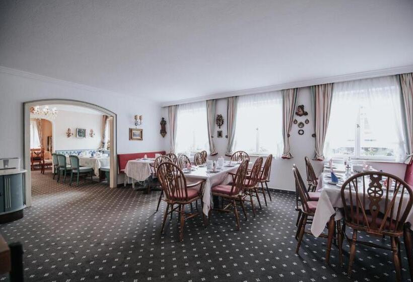 Boutique Hotel Am Rathaus   Reblaus