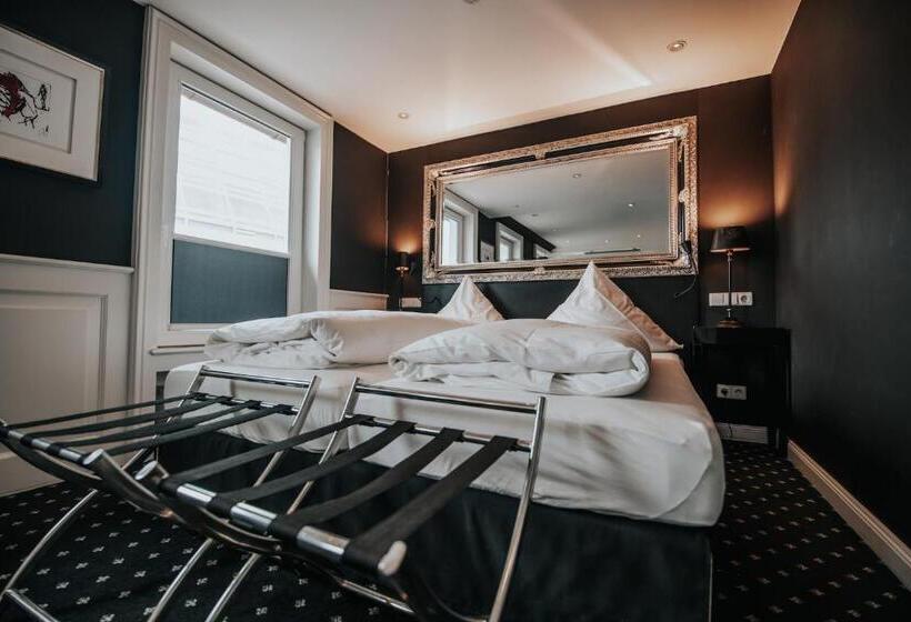 Boutique Hotel Am Rathaus   Reblaus