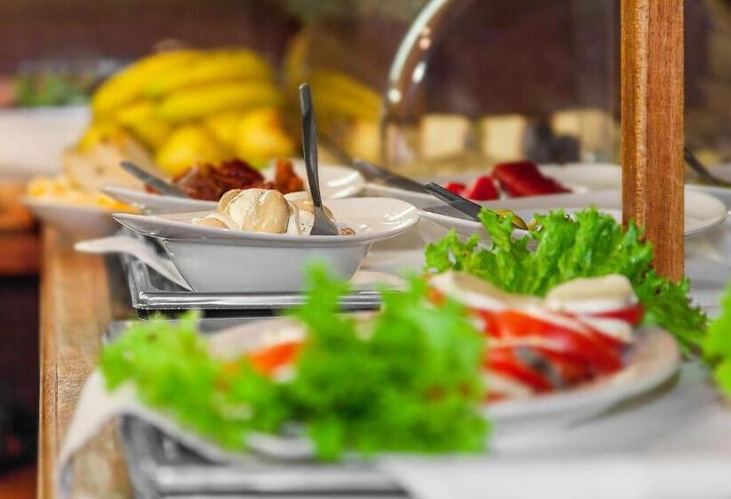 בית מלון כפרי Aviv Dresden