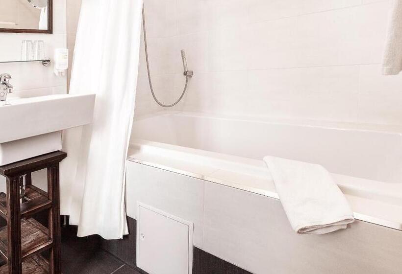 בית מלון כפרי Aviv Dresden