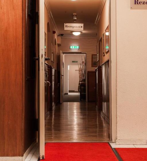 בית מלון כפרי Aviv Dresden