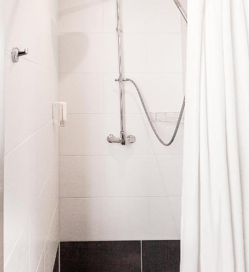 בית מלון כפרי Aviv Dresden