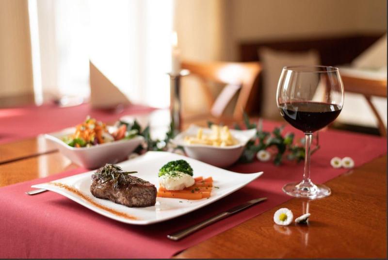 Отель Bitburger Hof