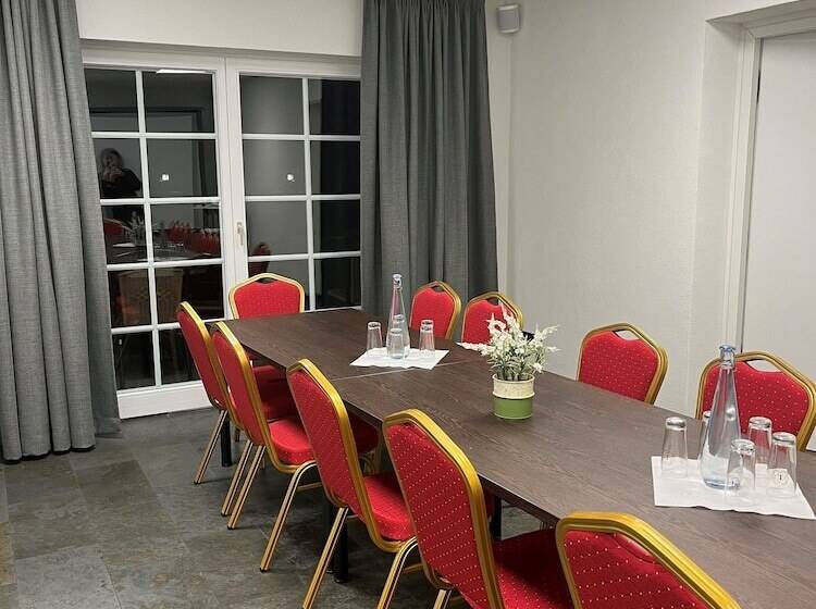 Отель Landgasthof Zur Burg Grenzau