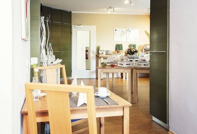 Отель Lowenguth