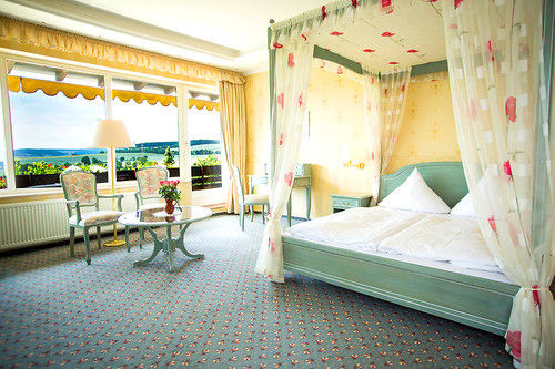 Отель Maasberg Therme