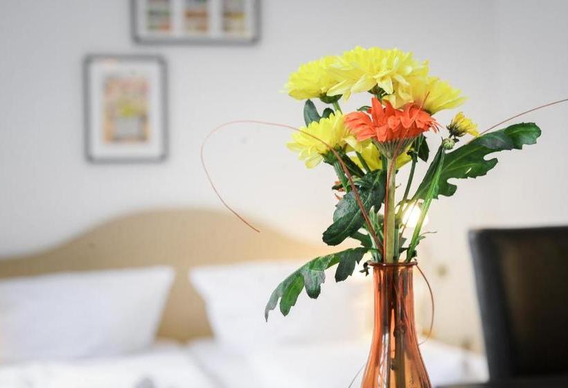 בית מלון כפרי Mautner Airport Und Messe