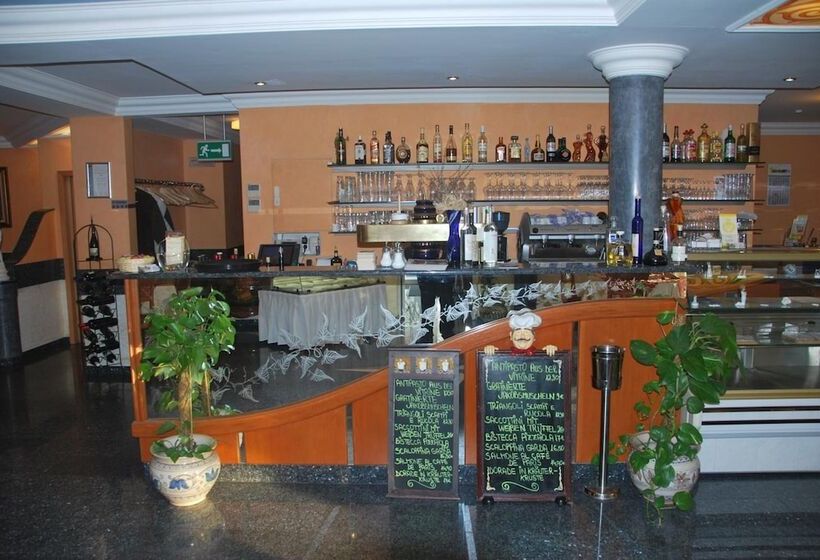 호텔 & Restaurant Garda