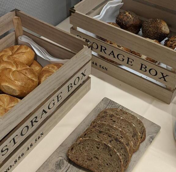 ホテル Rheinauer Hof   Bed & Breakfast