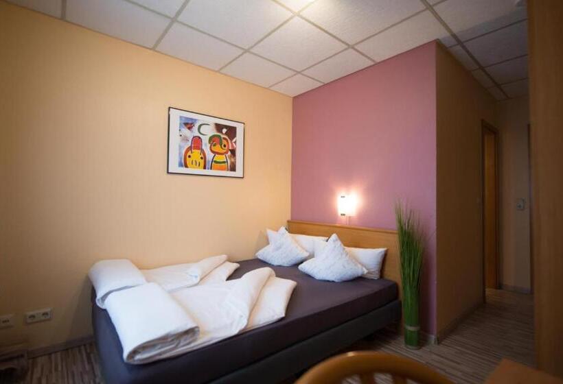 ホテル Rheinauer Hof   Bed & Breakfast