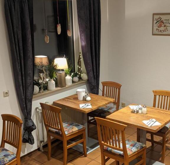 ホテル Rheinauer Hof   Bed & Breakfast