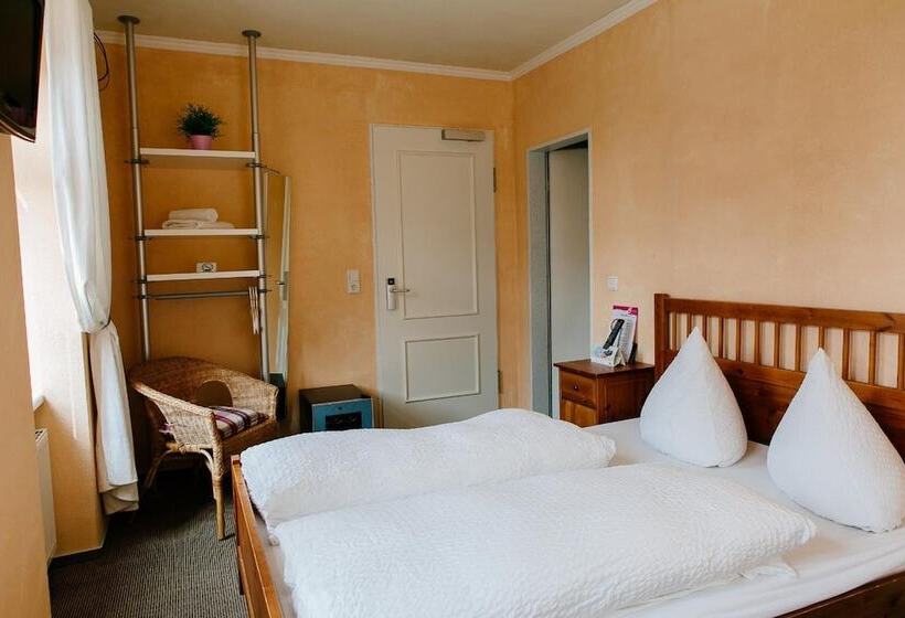 Landhotel Airport Inn