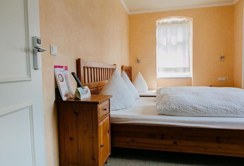 Landhotel Airport Inn