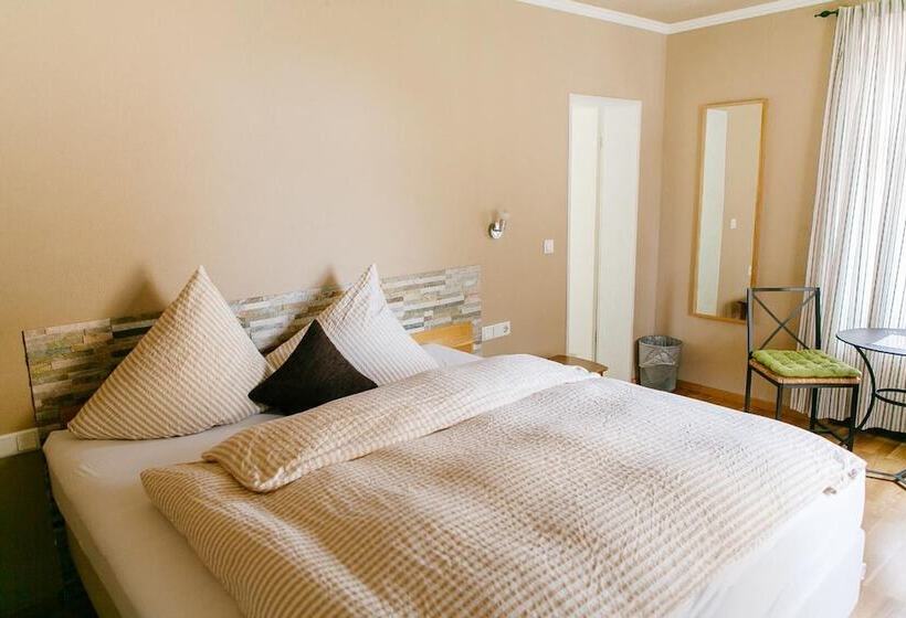 Landhotel Airport Inn