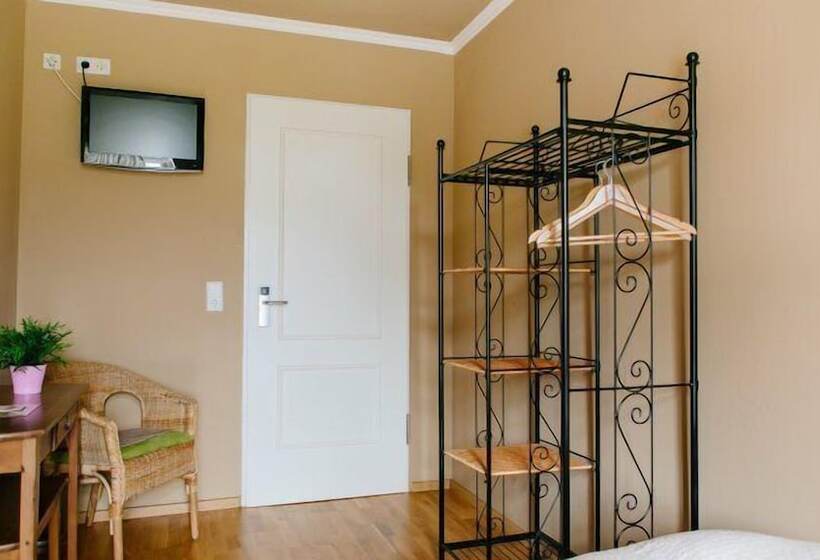 Landhotel Airport Inn