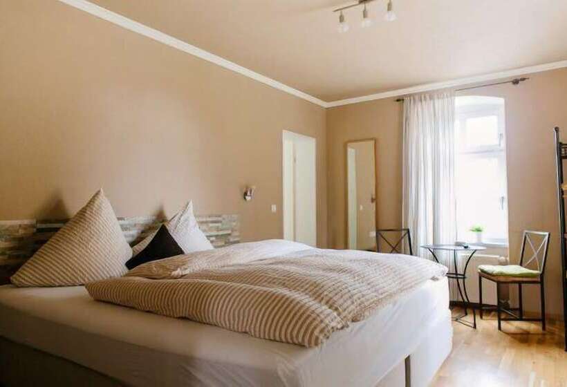 Landhotel Airport Inn