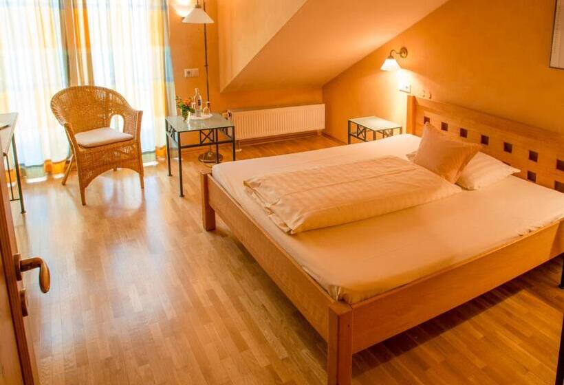 Landhotel & Weingut Espenhof