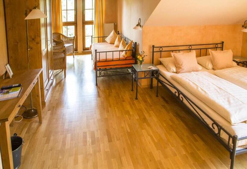 Landhotel & Weingut Espenhof