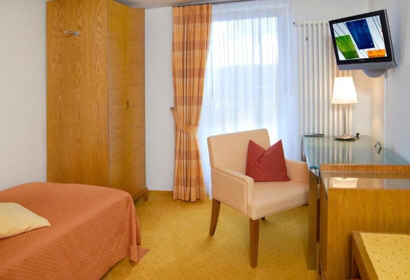 Пансион Restaurant Hotel Maien