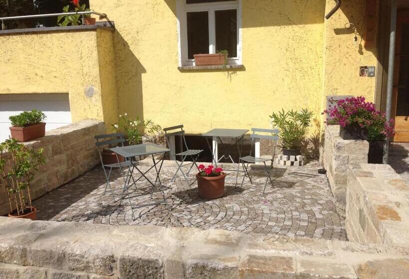 مبيت وإفطار Achtzimmer