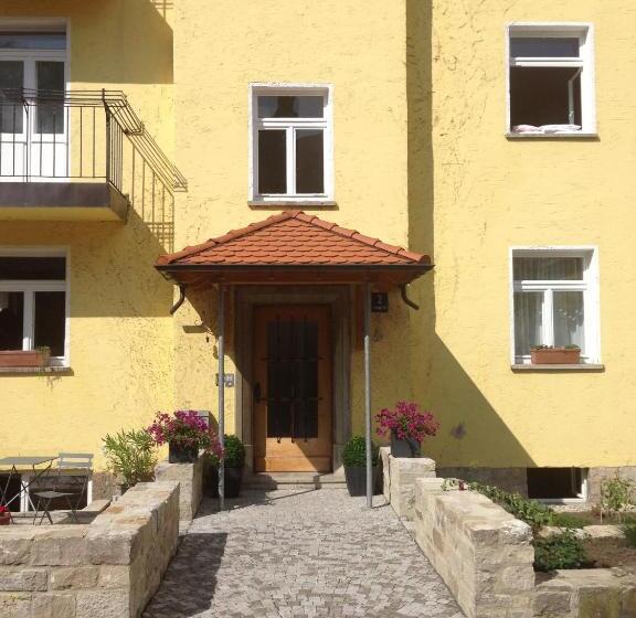 مبيت وإفطار Achtzimmer