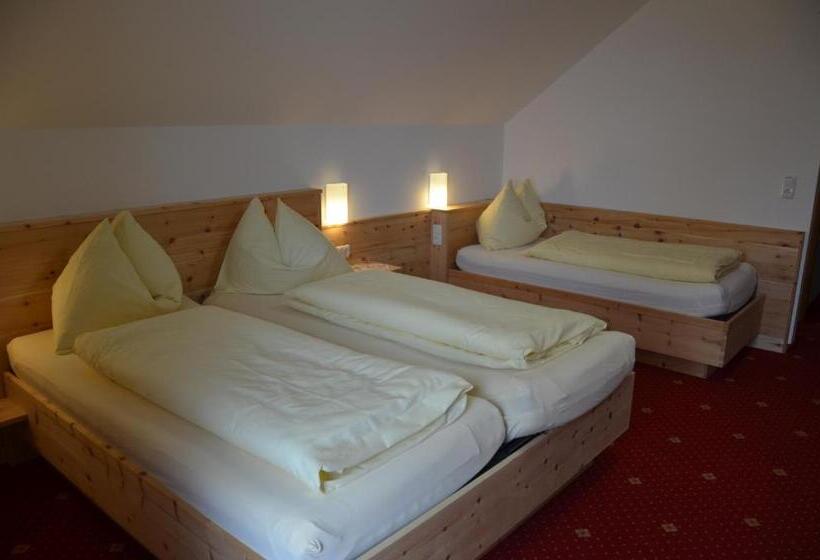 مبيت وإفطار Gasthof Pension Urzn