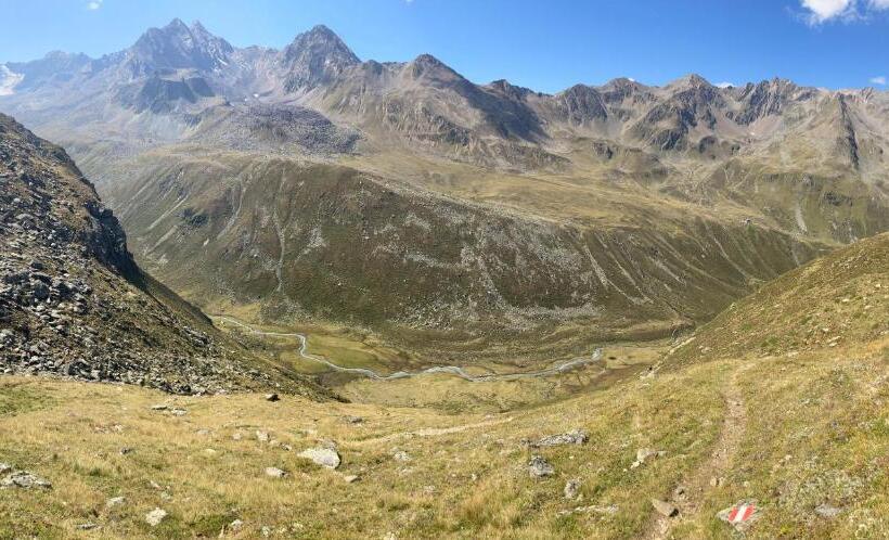 مبيت وإفطار Gästehaus Landhaus Tyrol