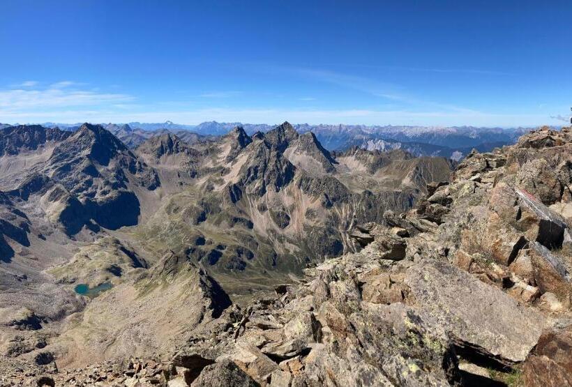 مبيت وإفطار Gästehaus Landhaus Tyrol