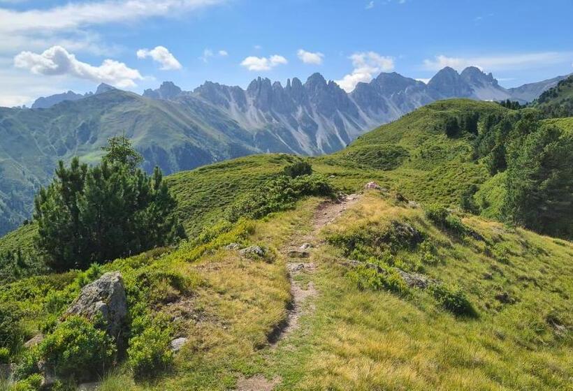 مبيت وإفطار Gästehaus Landhaus Tyrol