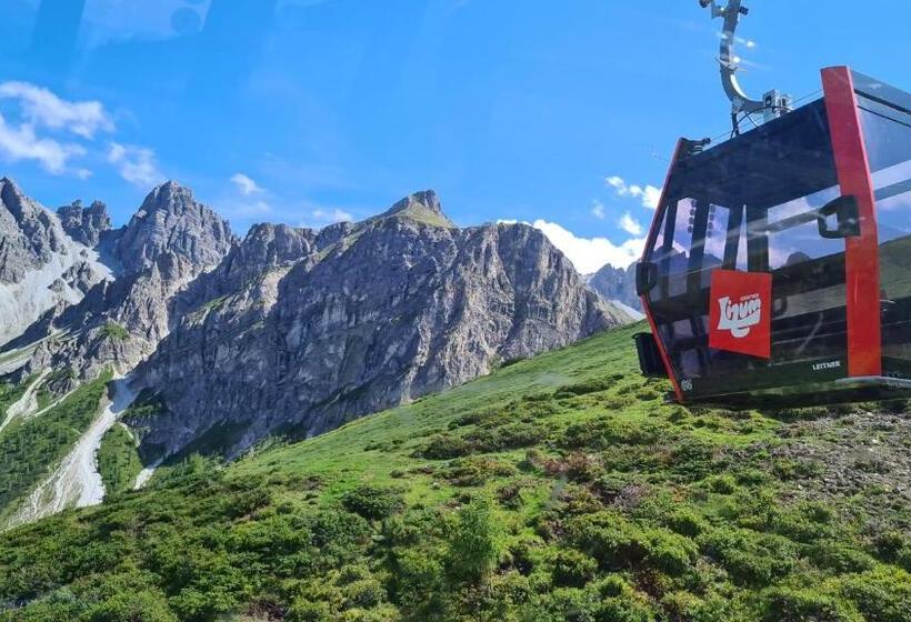 مبيت وإفطار Gästehaus Landhaus Tyrol