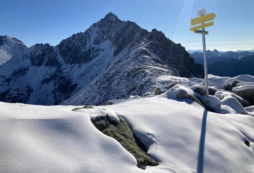 مبيت وإفطار Gästehaus Landhaus Tyrol