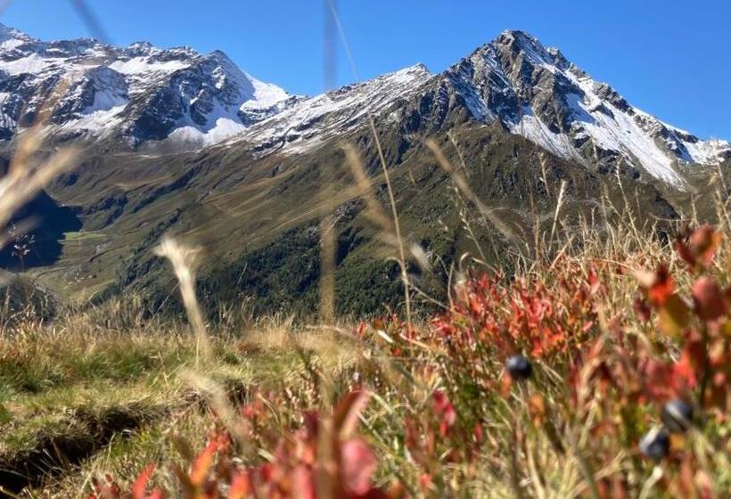 مبيت وإفطار Gästehaus Landhaus Tyrol