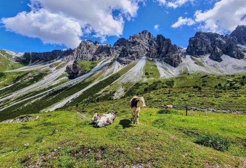 مبيت وإفطار Gästehaus Landhaus Tyrol