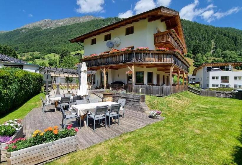 مبيت وإفطار Gästehaus Landhaus Tyrol