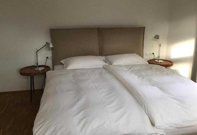 مبيت وإفطار Achtzimmer