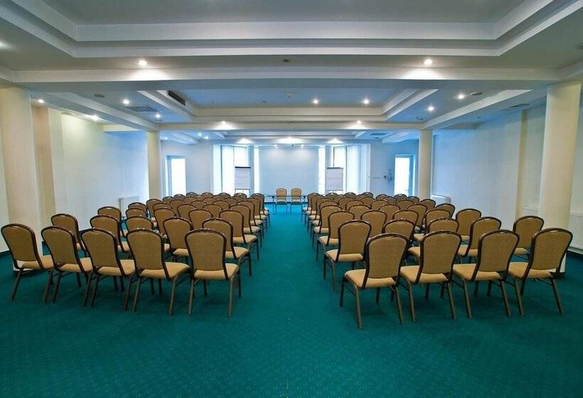 酒店 Ambasador Chojny