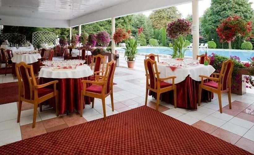 酒店 Ambasador Chojny