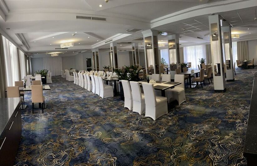 ホテル Ambasador Chojny