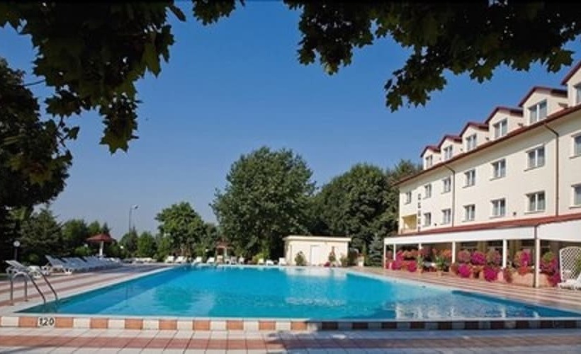 酒店 Ambasador Chojny