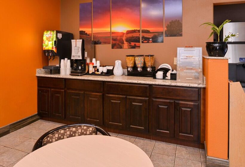 Отель Americas Best Value Inn & Suites Madera