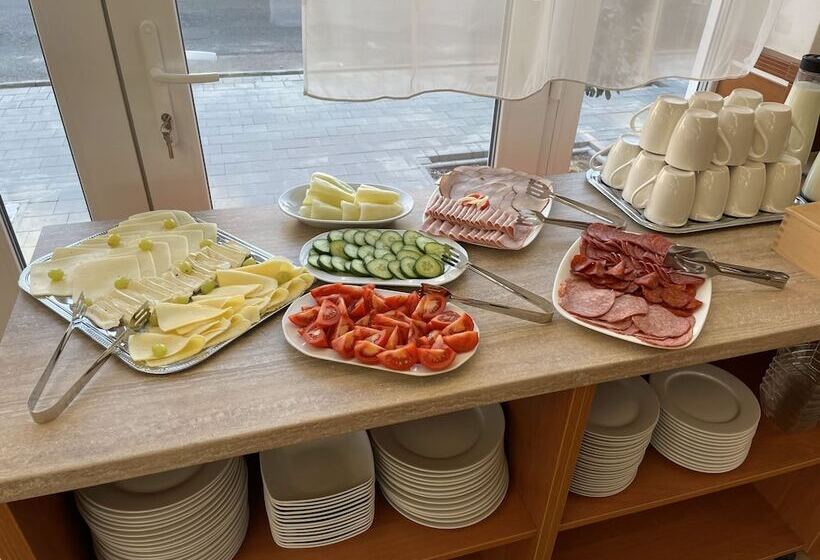 فندق Aqua Sarvar