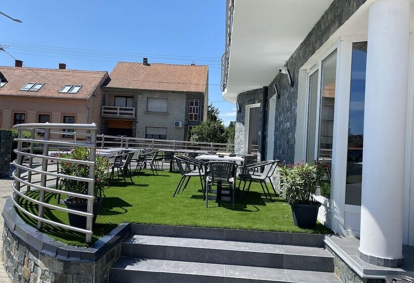 فندق Aqua Sarvar