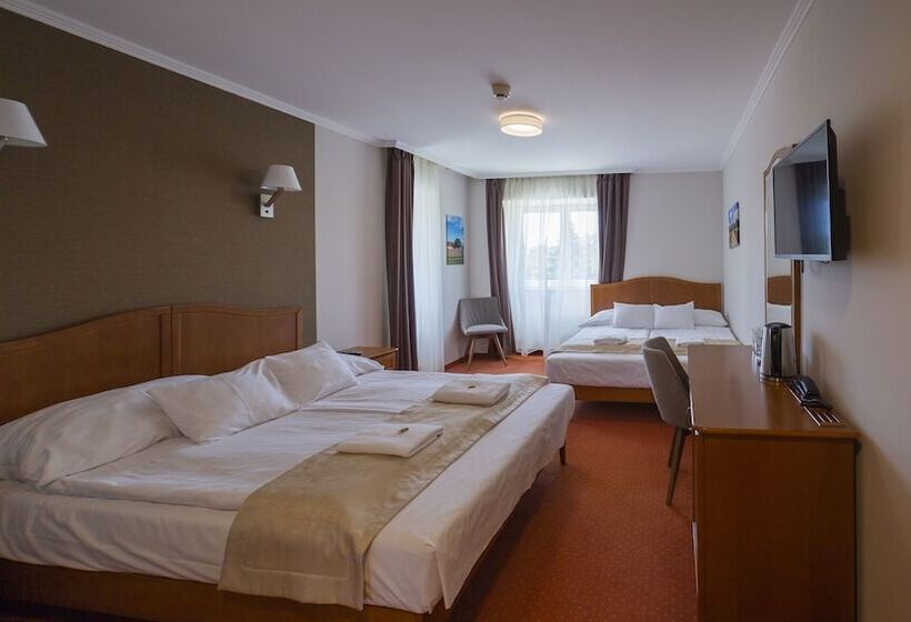 فندق Aqua Sarvar