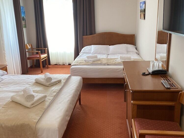 فندق Aqua Sarvar