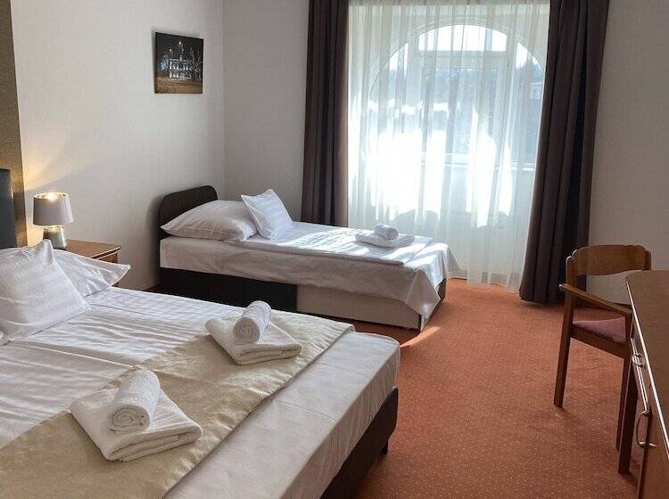 فندق Aqua Sarvar